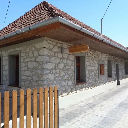 Gyoengyszemvendeghaz カントリーハウス